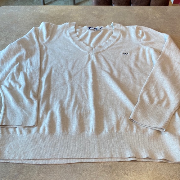 Vineyard Vines Sweaters - Women’s vineyard vines V-neck sweater, size XL